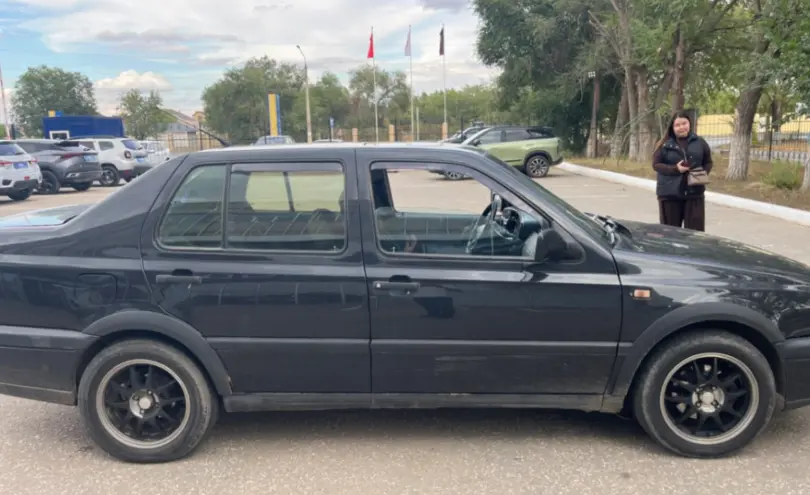 Volkswagen Vento 1994 года за 1 500 000 тг. в Актобе фото 4