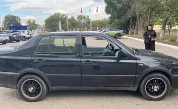 Volkswagen Vento 1994 года за 1 500 000 тг. в Актобе фото 4