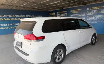 Toyota Sienna 2010 года за 9 000 000 тг. в Алматы