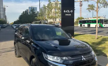 Mitsubishi Outlander 2021 года за 13 000 000 тг. в Астана фото 3