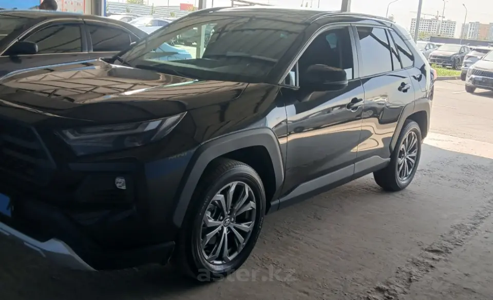 Toyota RAV4 2025 года за 15 700 000 тг. в Алматы