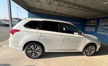 Mitsubishi Outlander 2022 года за 11 000 000 тг. в Алматы фото 4