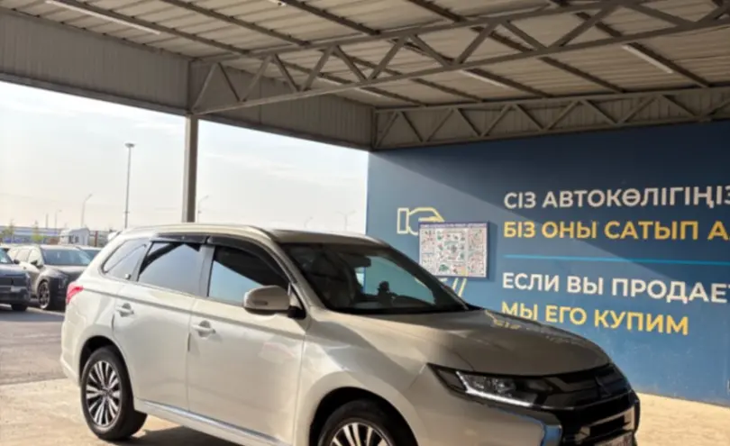 Mitsubishi Outlander 2022 года за 11 000 000 тг. в Алматы фото 3