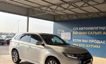 Mitsubishi Outlander 2022 года за 11 000 000 тг. в Алматы фото 3