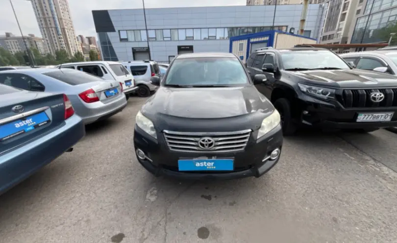 Toyota RAV4 2010 года за 6 750 000 тг. в Астана фото 2