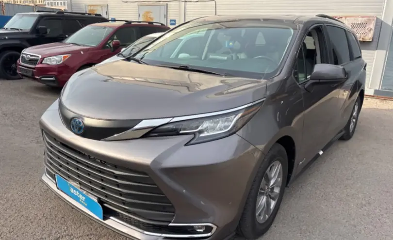 Toyota Sienna 2021 года за 19 000 000 тг. в Астана