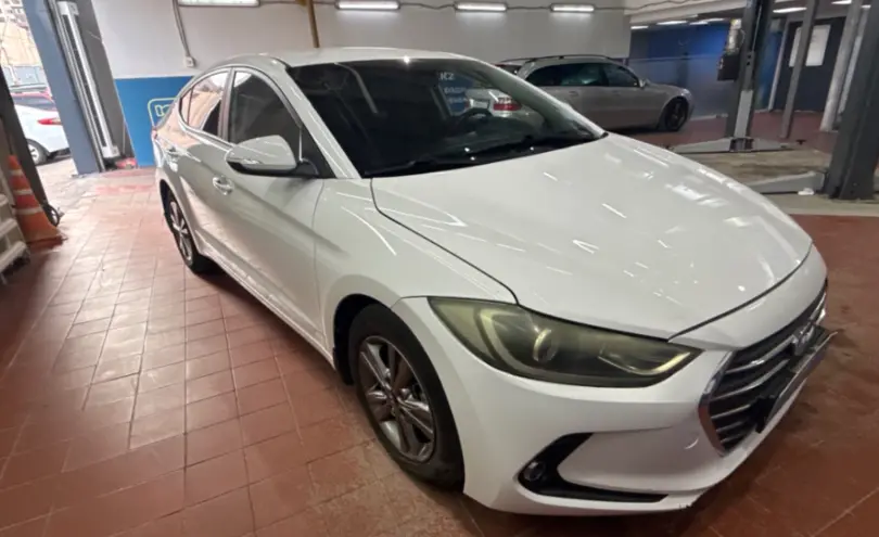Hyundai Elantra 2018 года за 6 500 000 тг. в Астана фото 3