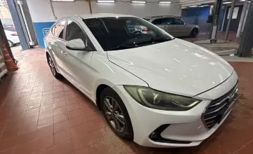 Hyundai Elantra 2018 года за 6 500 000 тг. в Астана фото 3