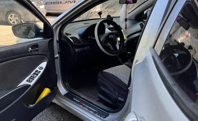 Hyundai Accent 2013 года за 3 000 000 тг. в Усть-Каменогорск фото 4