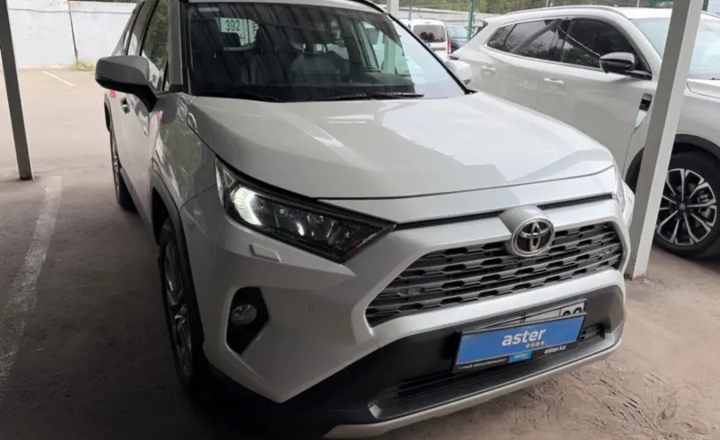 Toyota RAV4 2019 года за 14 500 000 тг. в Алматы фото 3