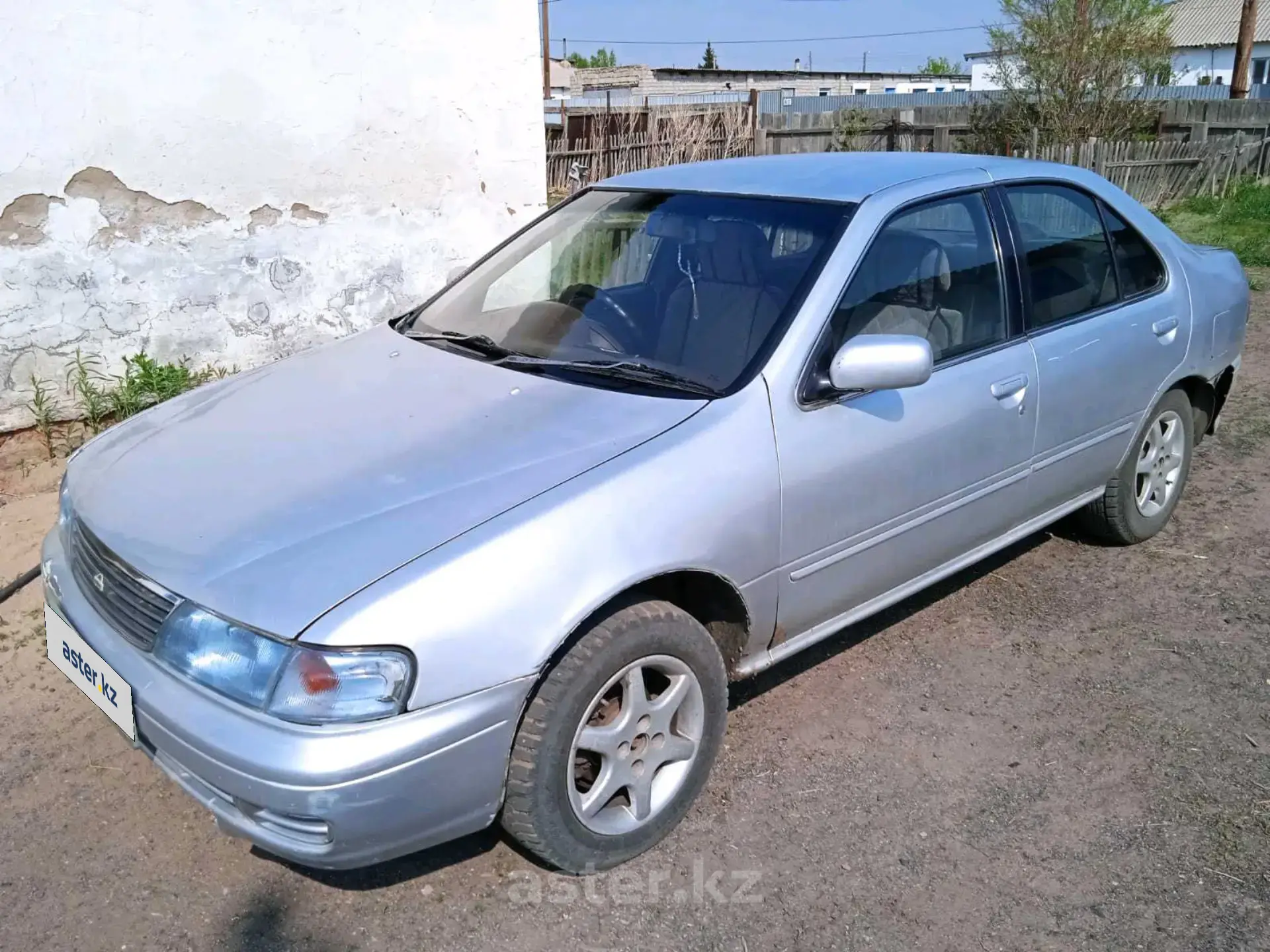 Nissan Sunny 1996