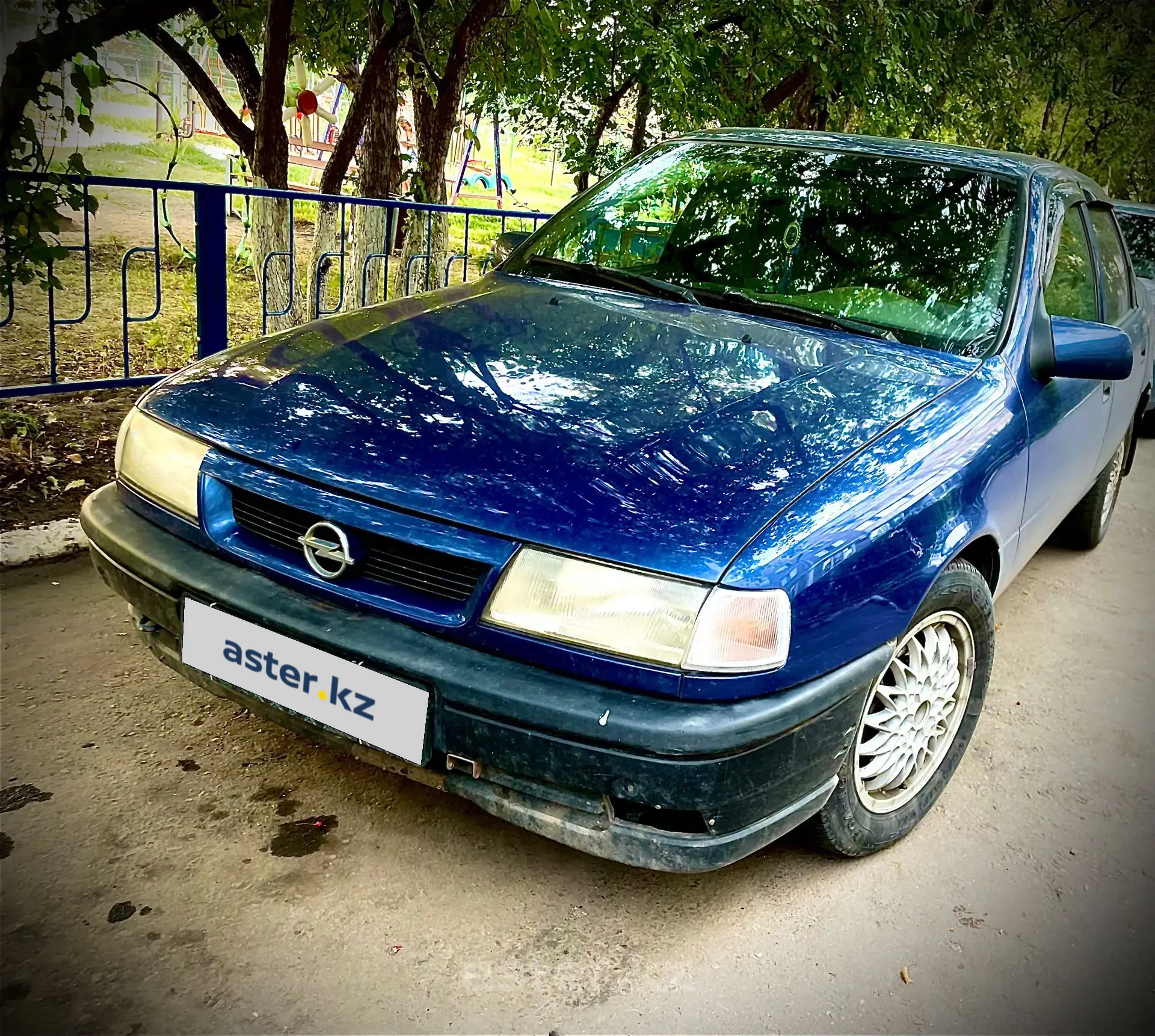 Opel Vectra 1992. Опель Вектра 1992. Опель Вектра 1992 года. Opel Vectra 1992 балка задняя.