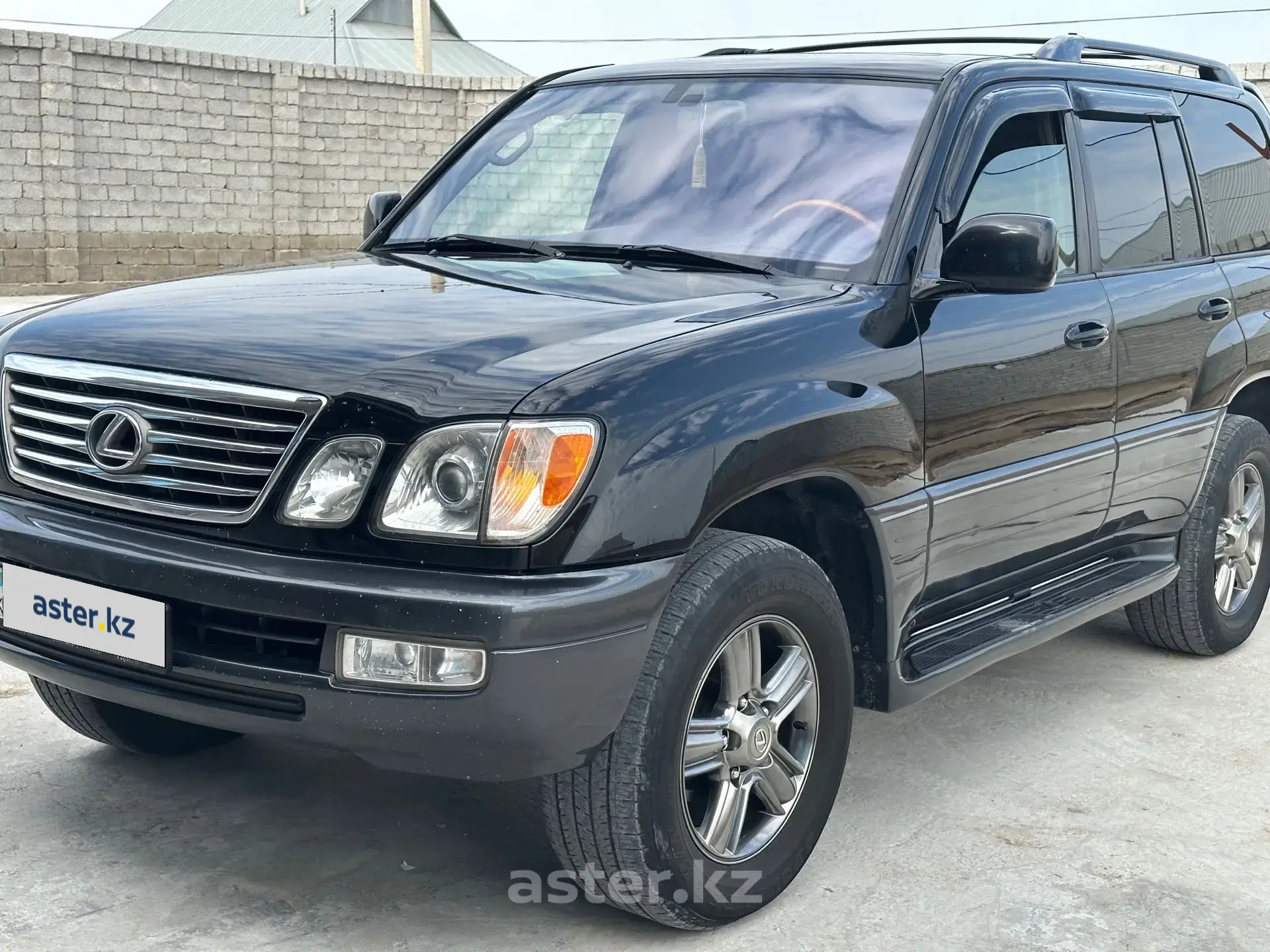 Lexus LX 2005