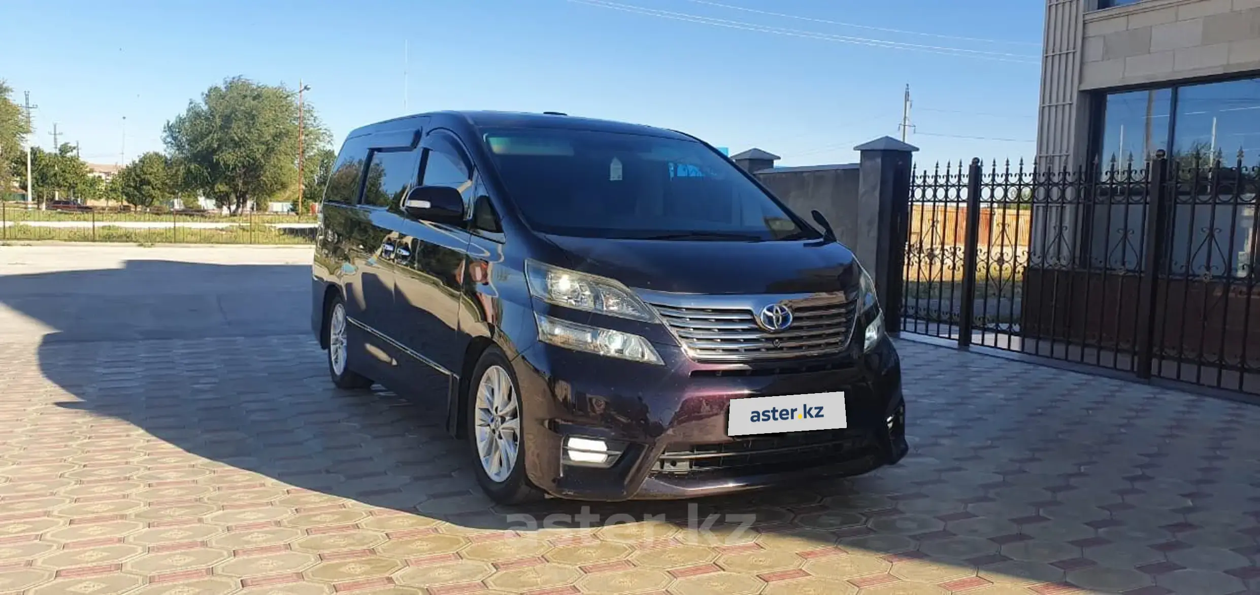 Toyota Vellfire 2010