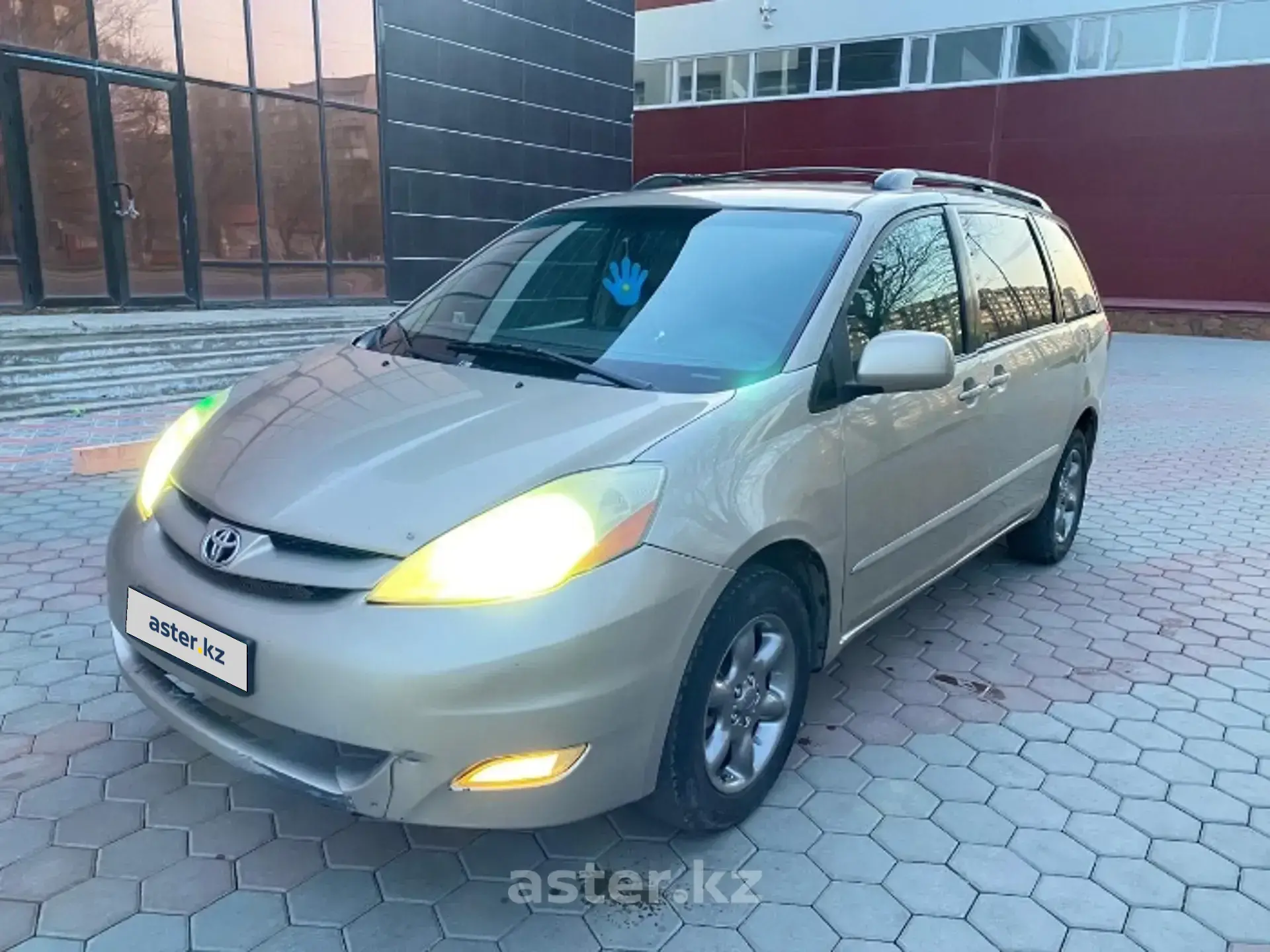 Toyota Sienna 2005 3 3