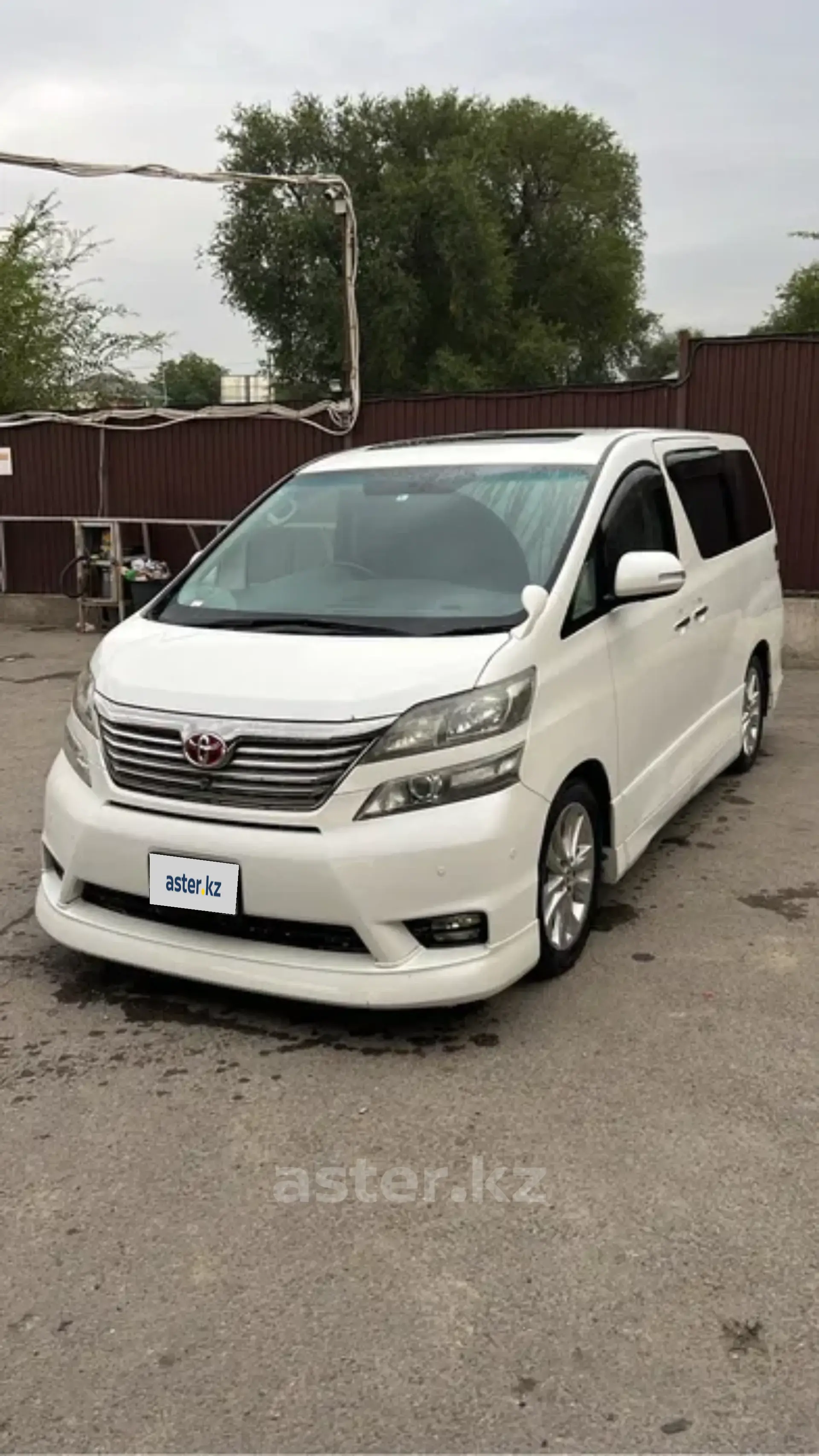 Toyota Vellfire 2010