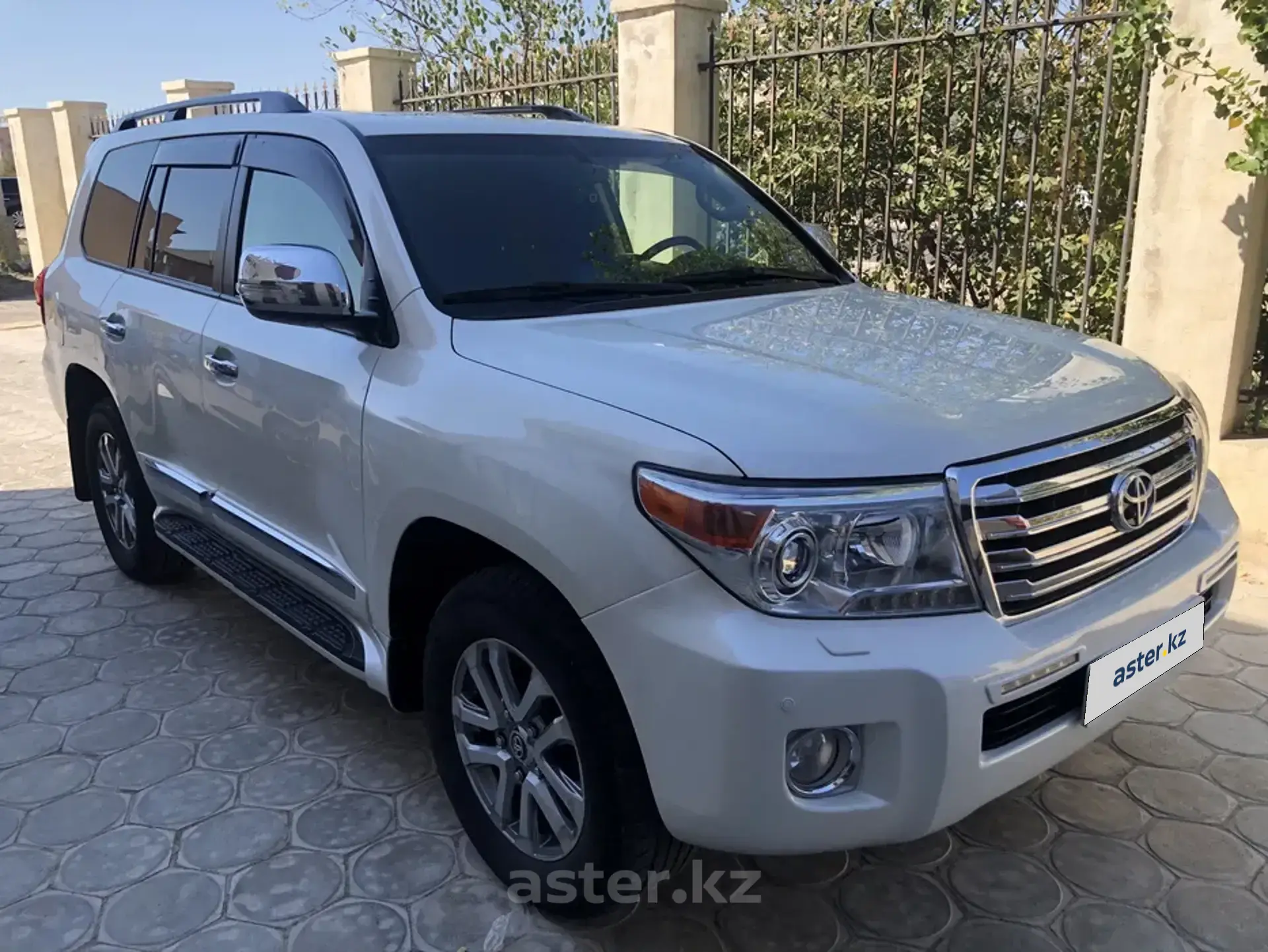 Toyota Land Cruiser 2013