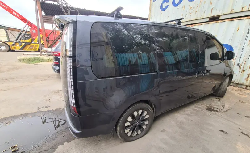 Hyundai Staria 2022 года за 25 000 000 тг. в Алматы