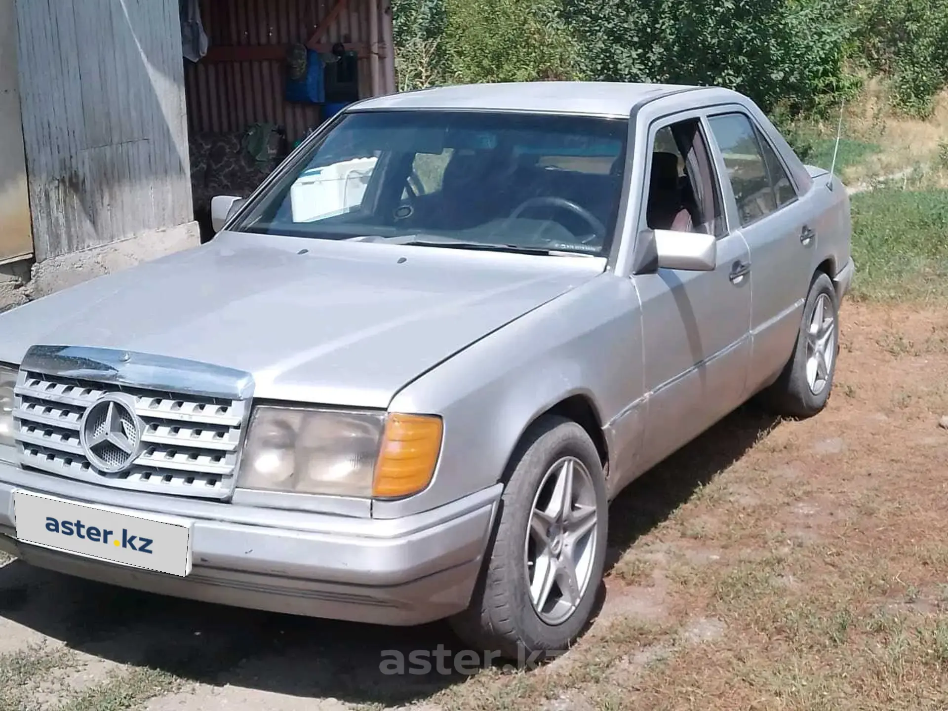 Mercedes-Benz W124 1990