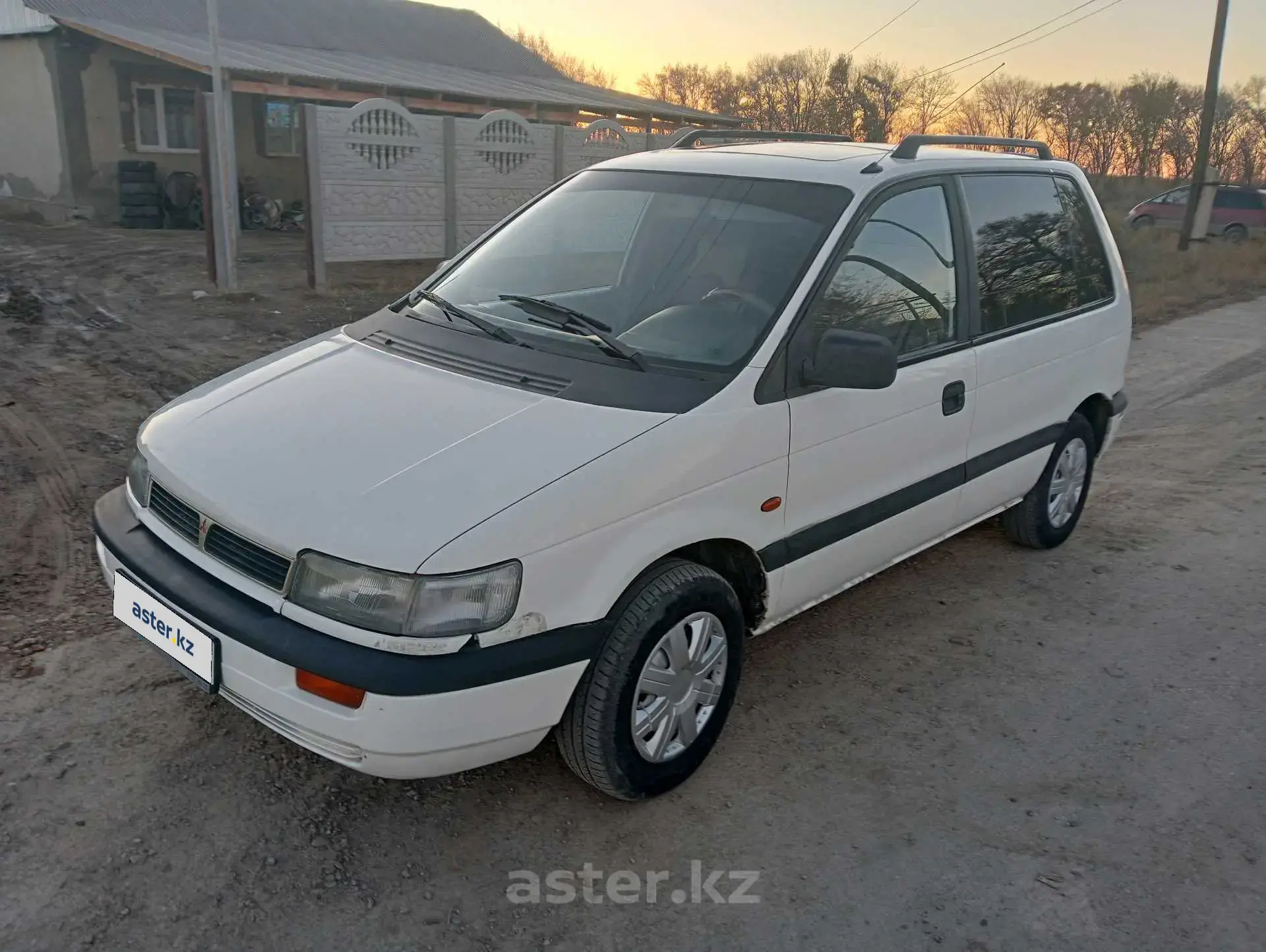 Mitsubishi Space Runner 1992