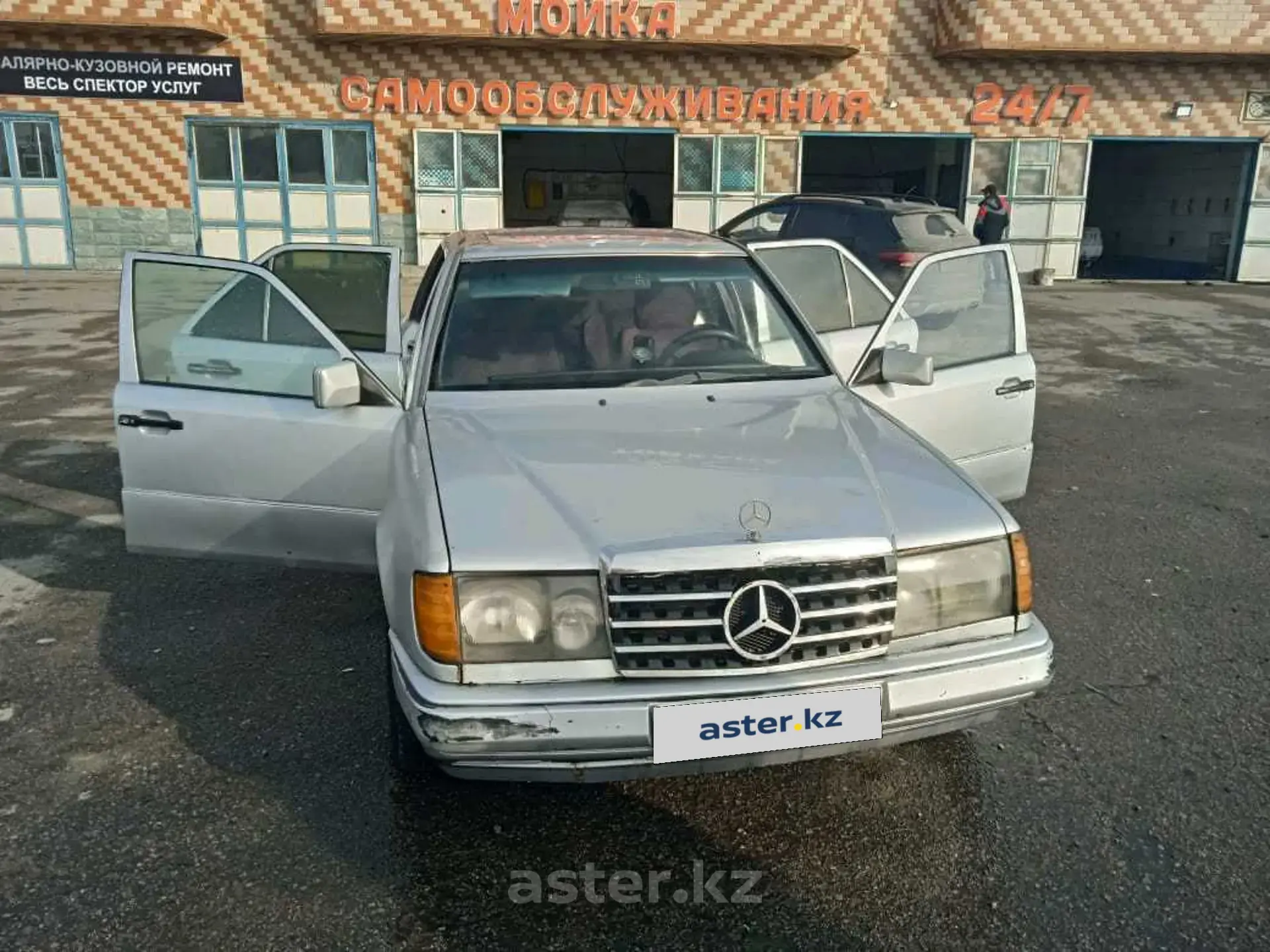 Mercedes-Benz W124 1990