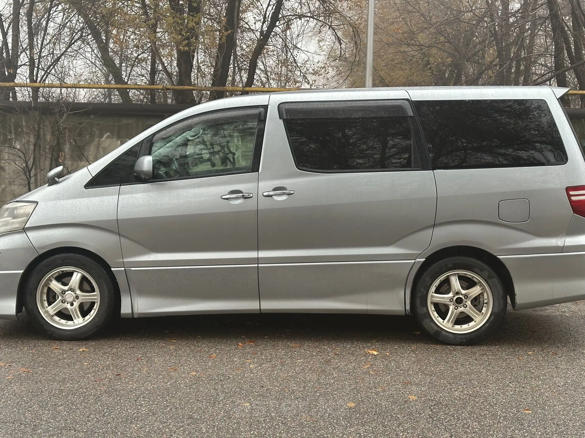 Toyota Alphard 2007