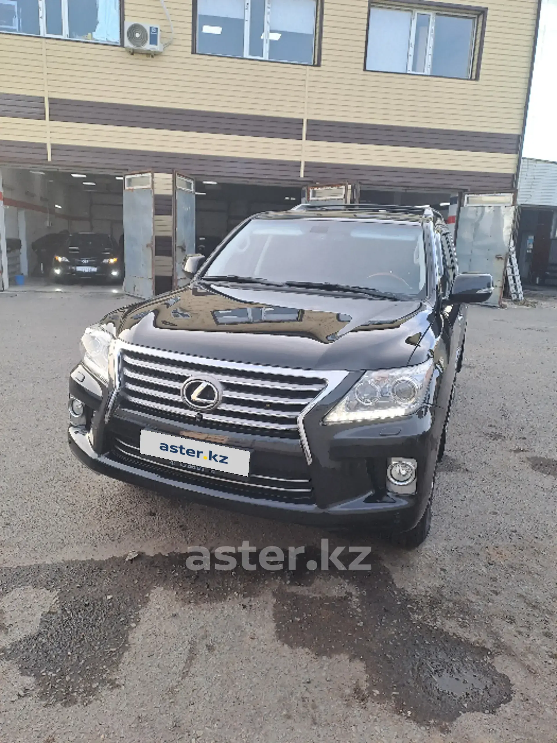 Lexus LX 2012