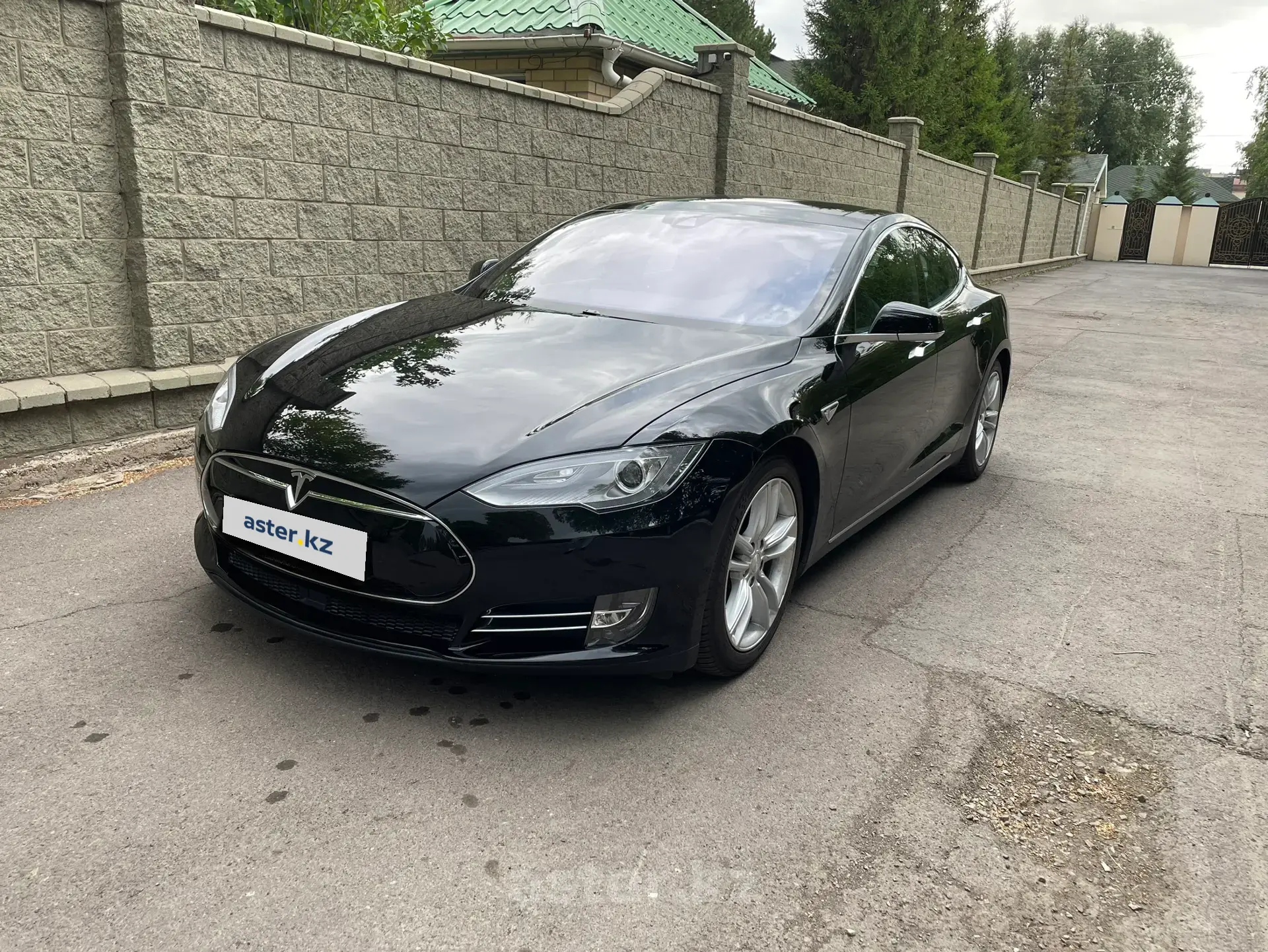 Tesla Model S 2015