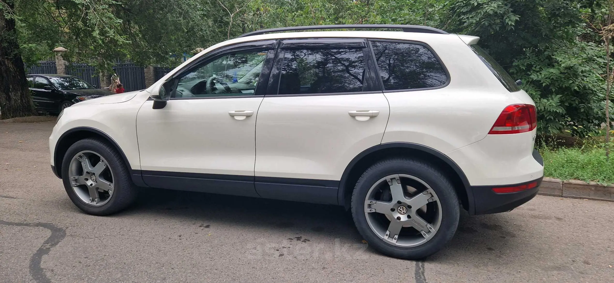 Volkswagen Touareg 2011 Р±РµР»С‹Р№