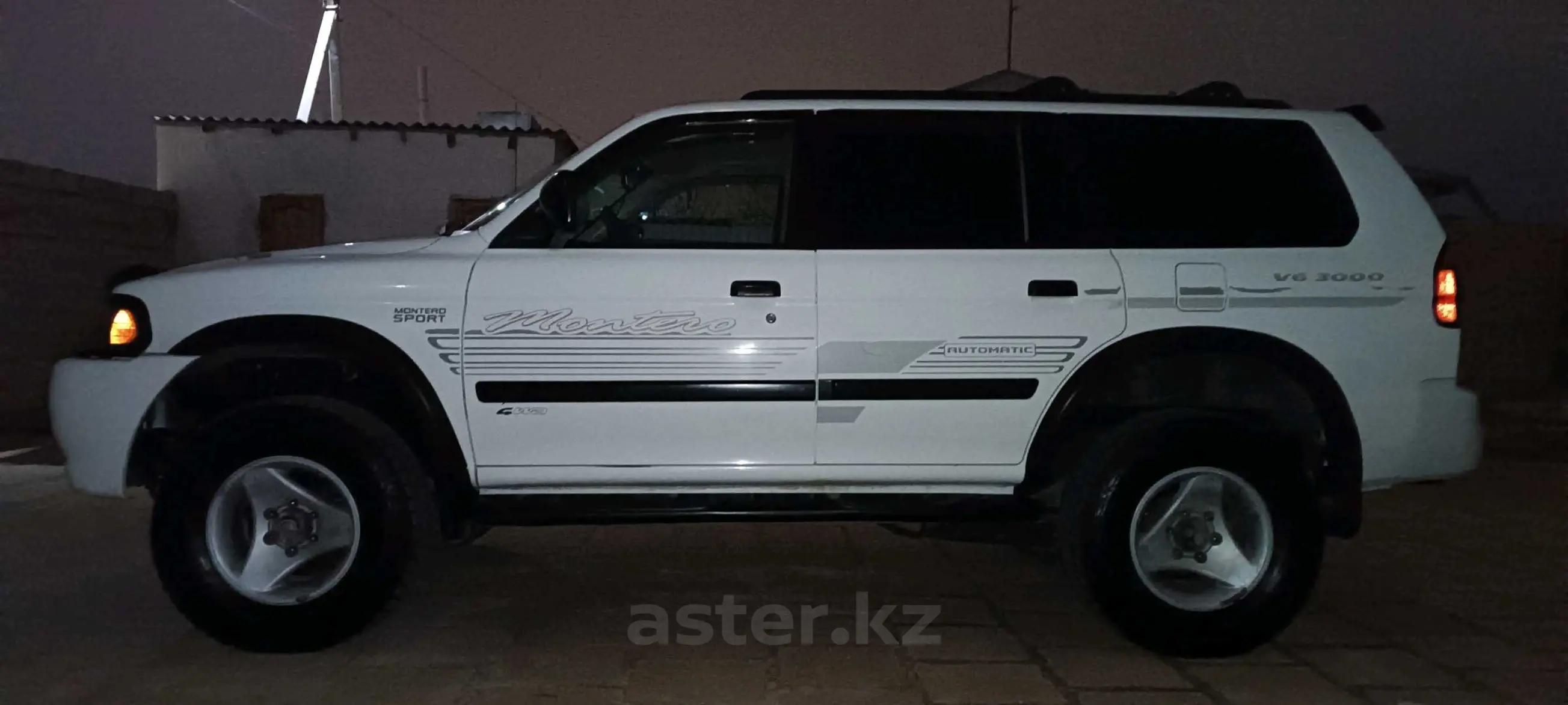 Mitsubishi Montero Sport 2000