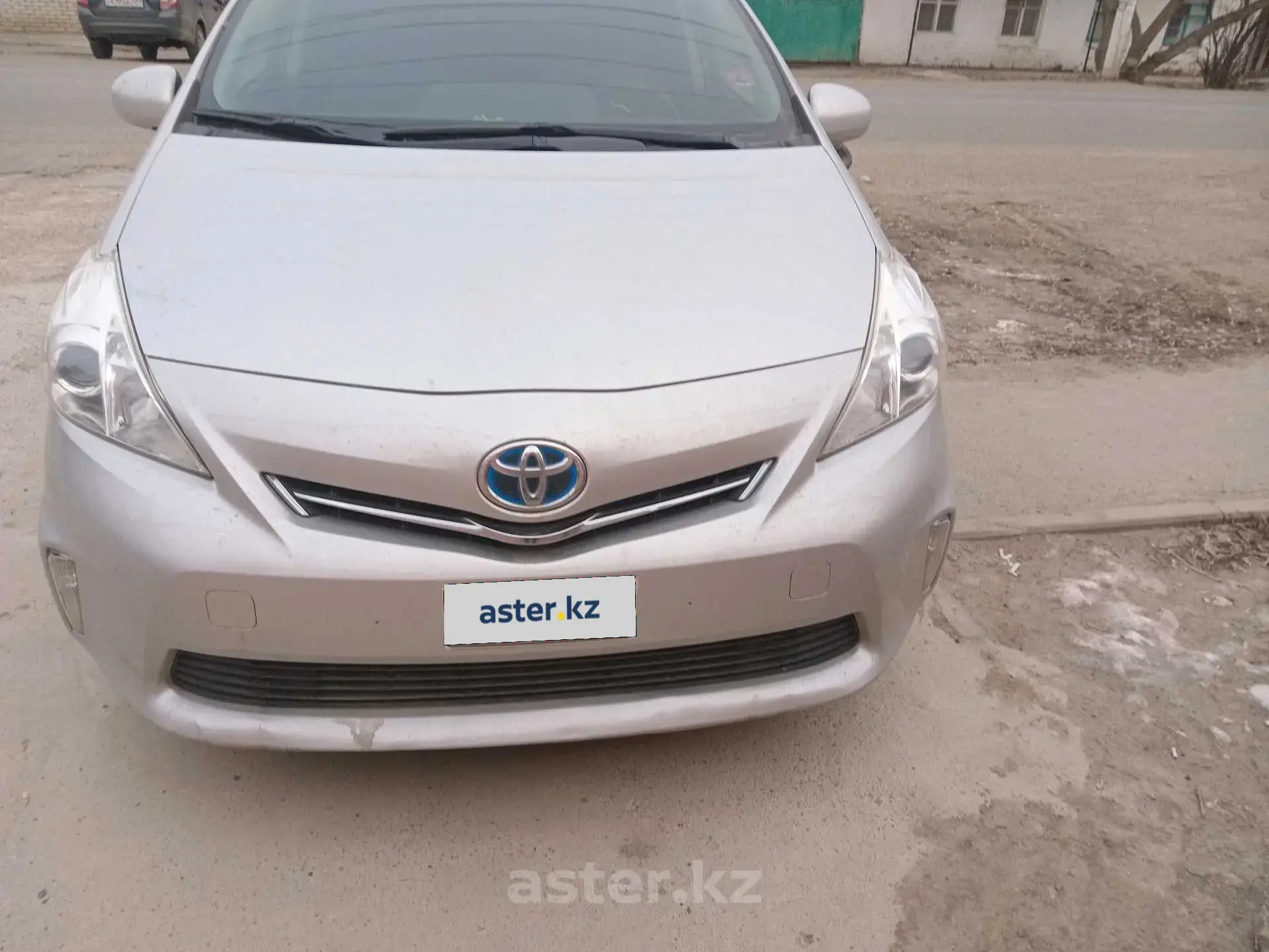 Toyota Prius v (+) 2012