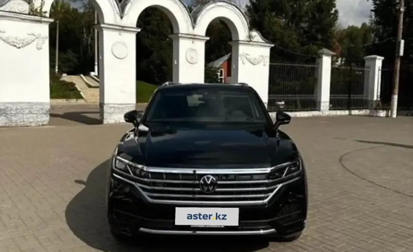 Volkswagen Touareg 2023 года за 40 000 000 тг. в Алматы