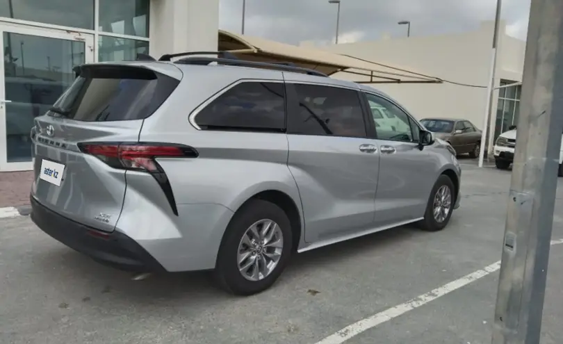 Toyota Sienna 2022 года за 36 000 000 тг. в Алматы
