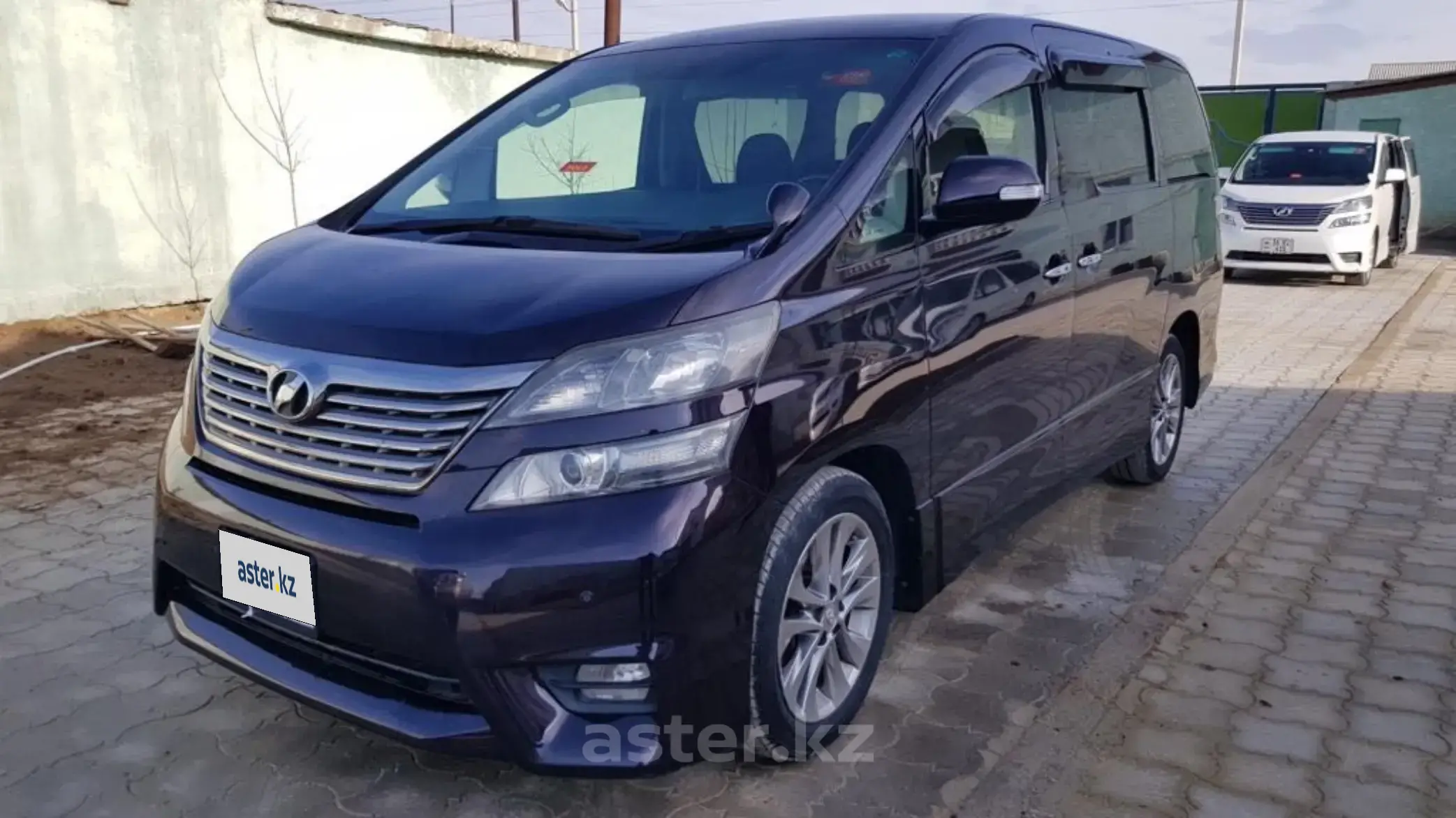 Toyota Vellfire 2010