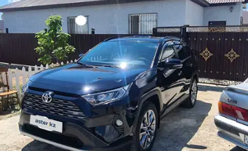 Toyota RAV4 2020 года за 20 500 000 тг. в Атырауская область