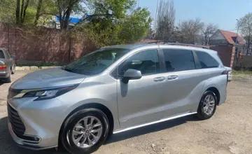 Toyota Sienna 2022 года за 35 800 000 тг. в Алматы