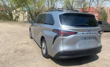 Toyota Sienna 2022 года за 35 800 000 тг. в Алматы