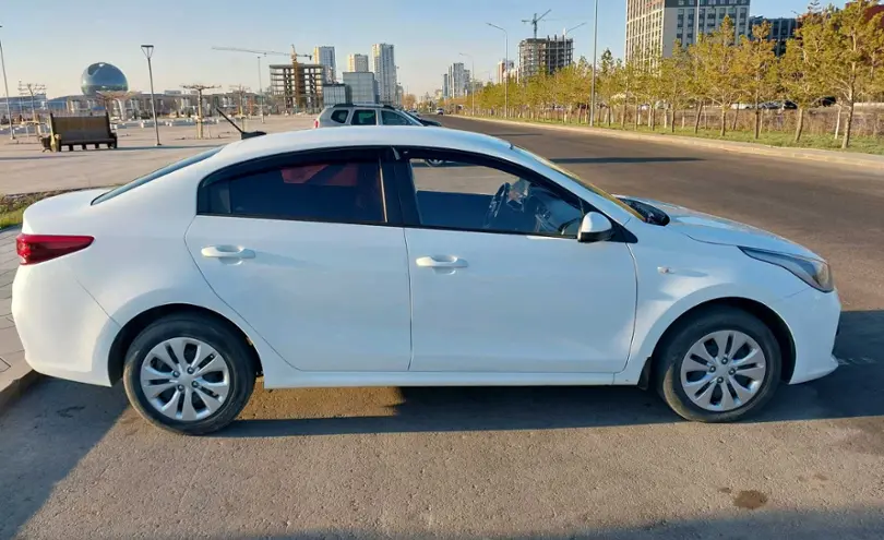 Kia Rio 2019 года за 8 000 000 тг. в Астана фото 3