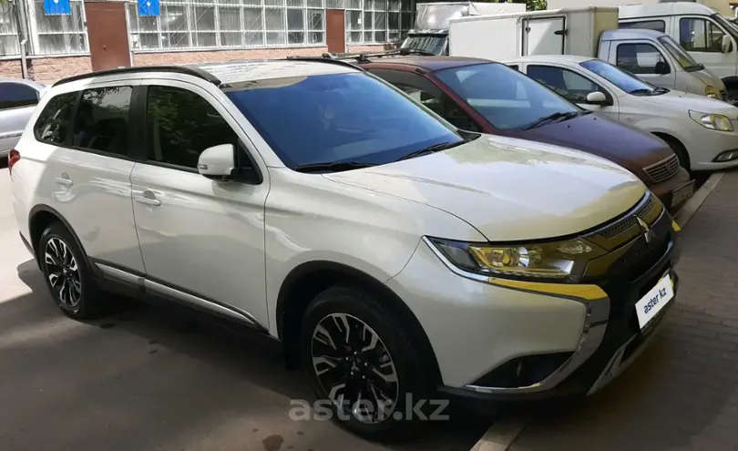 Mitsubishi Outlander 2021 года за 17 200 000 тг. в Астана фото 2