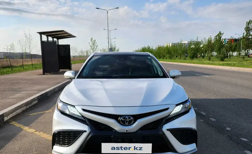 Toyota Camry 2022 года за 19 000 000 тг. в Алматы