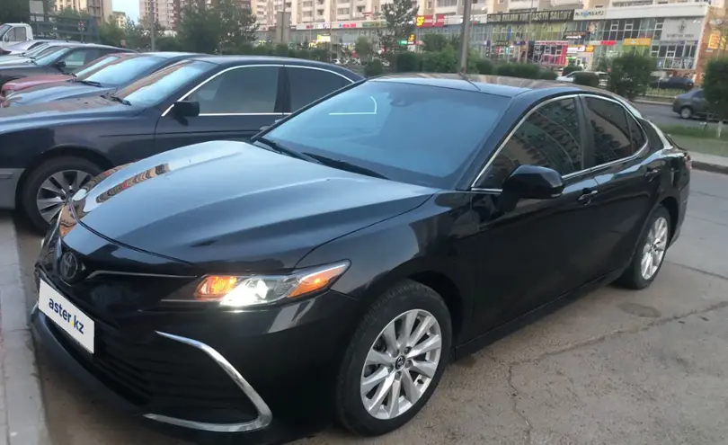 Toyota Camry 2020 года за 10 999 000 тг. в Астана