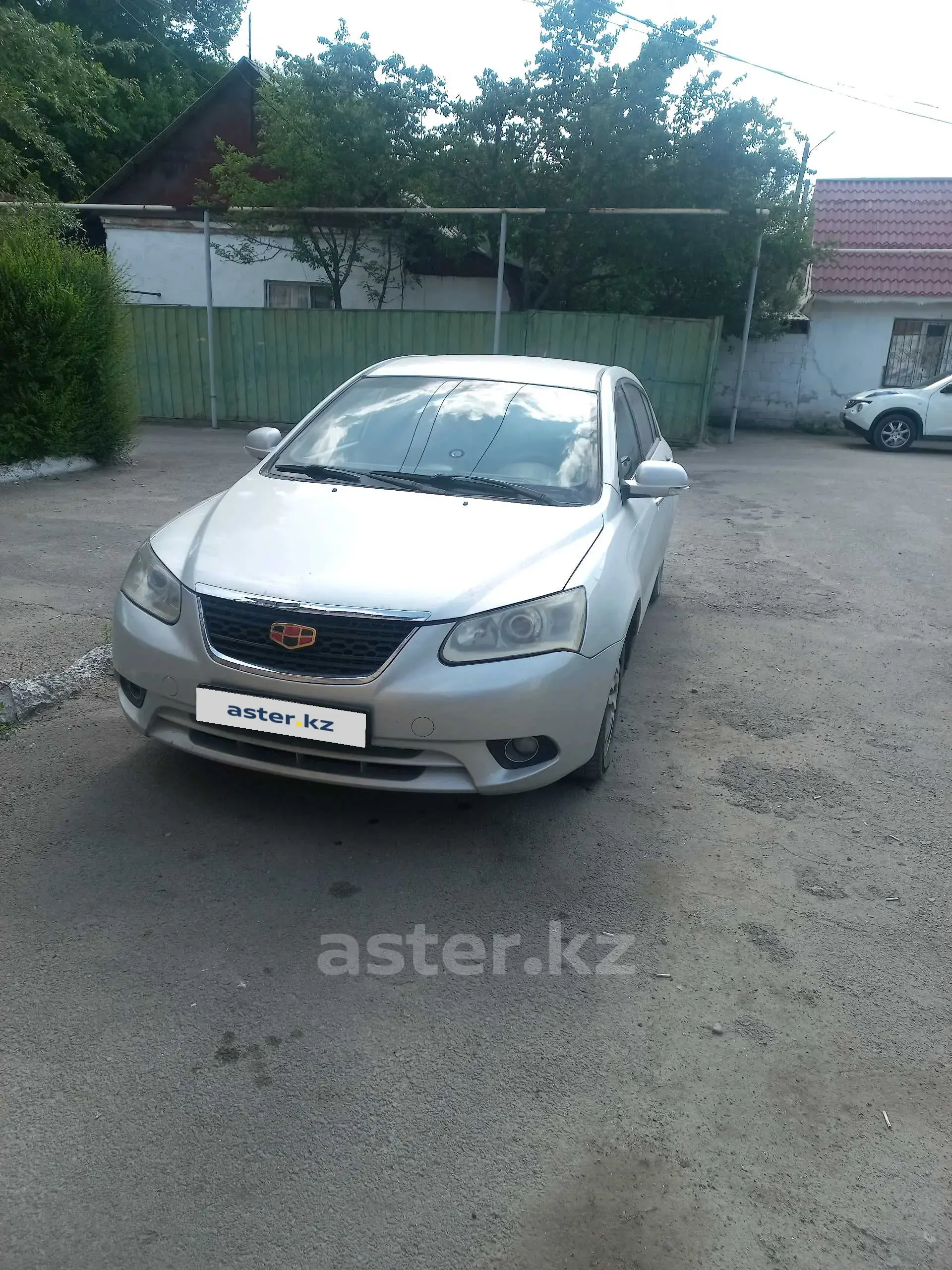 Geely Emgrand EC7 2013