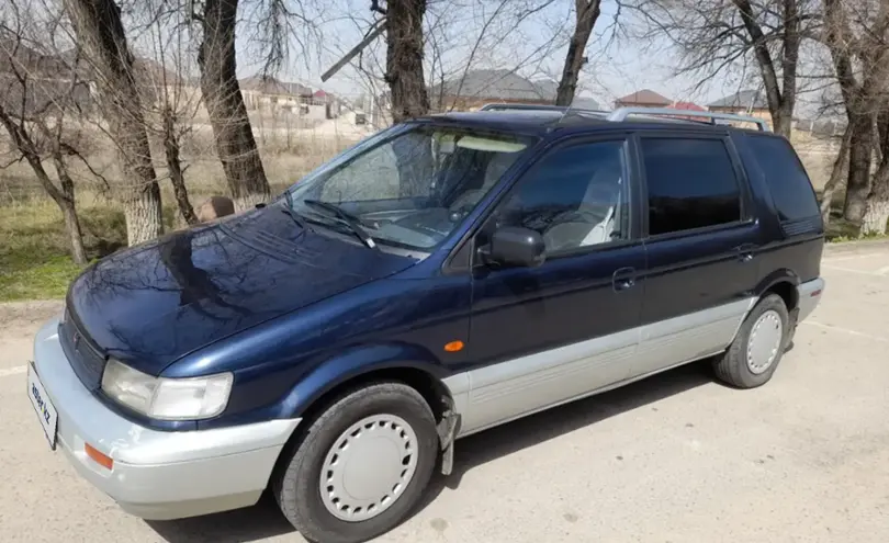 Mitsubishi Space Wagon 1994. Мицубиси Спейс вагон 1994.