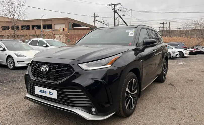 Toyota Highlander 2023 года за 38 000 000 тг. в Астана