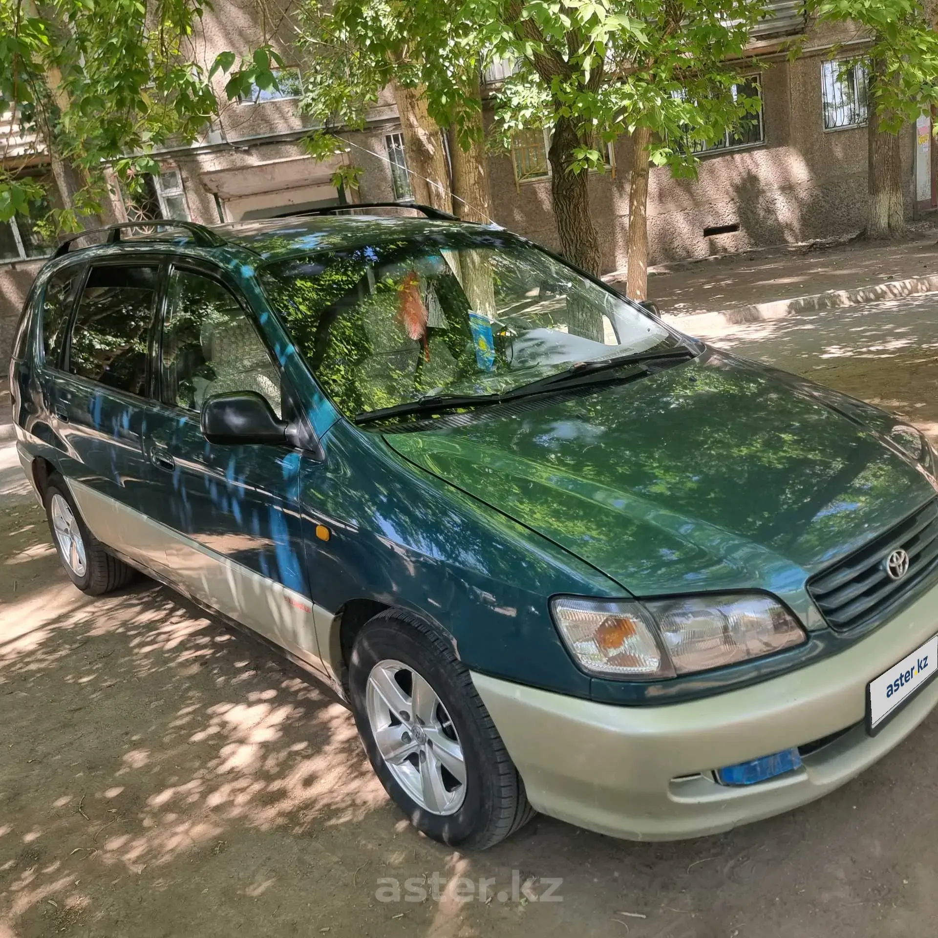 Тойота пикник бензин. Toyota Picnic 1998. Тойота пикник левый руль. Тойота пикник зеленая. Тойота пикник в Москве.