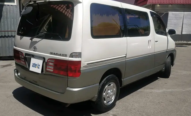 Гранд хайс 2001. Решетка радиатора гранд хайс. Гранд хайс. Предохранители toyota grand hiace 2001. Toyota grand hiace.