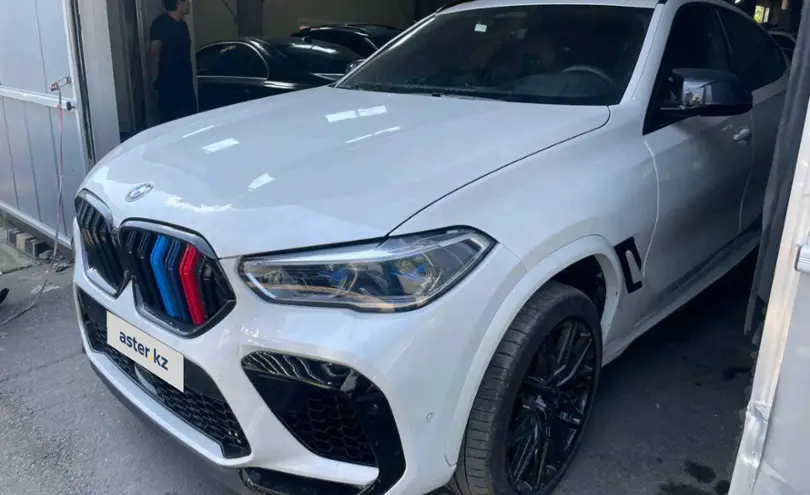 BMW X6 M 2022 года за 35 646 000 тг. в Алматы
