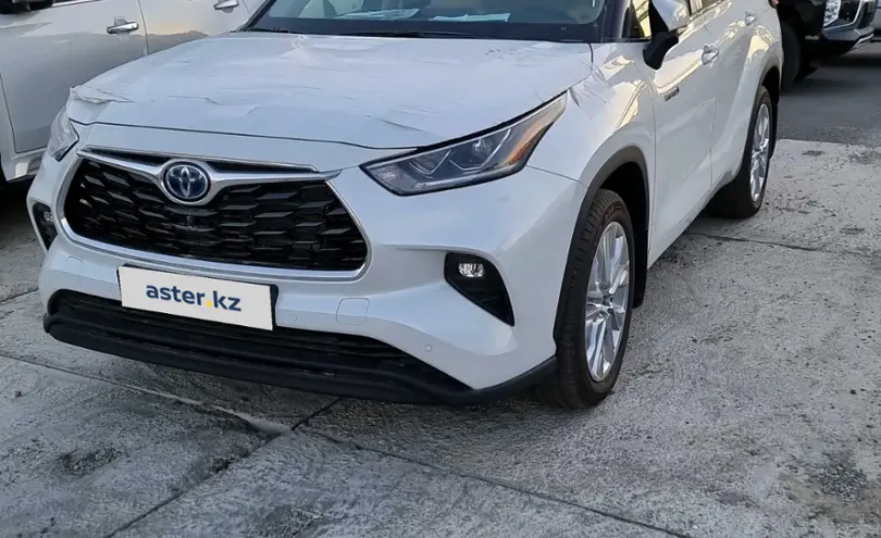 Toyota Highlander 2022 года за 32 399 000 тг. в Актау