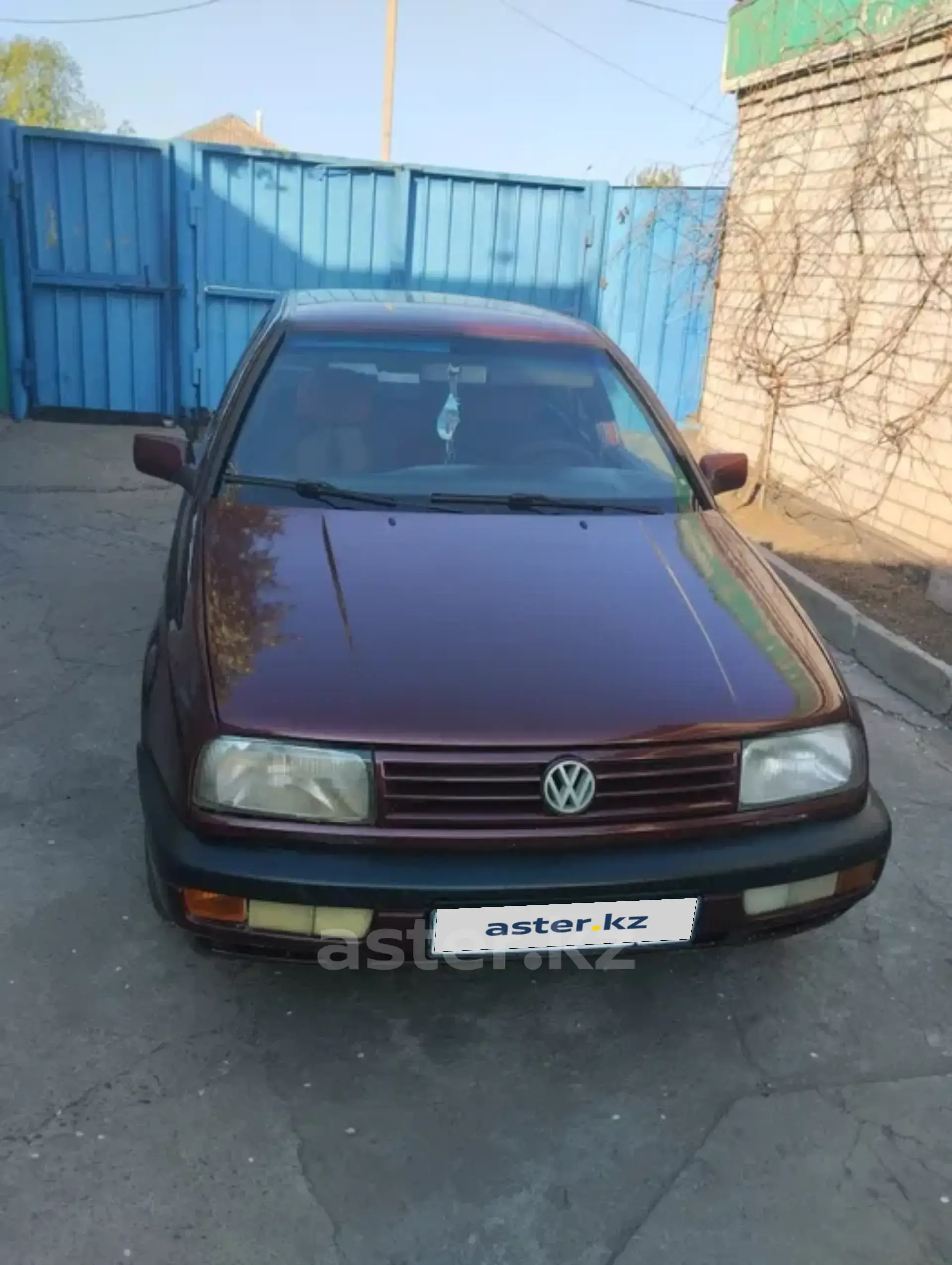 Volkswagen Vento красный