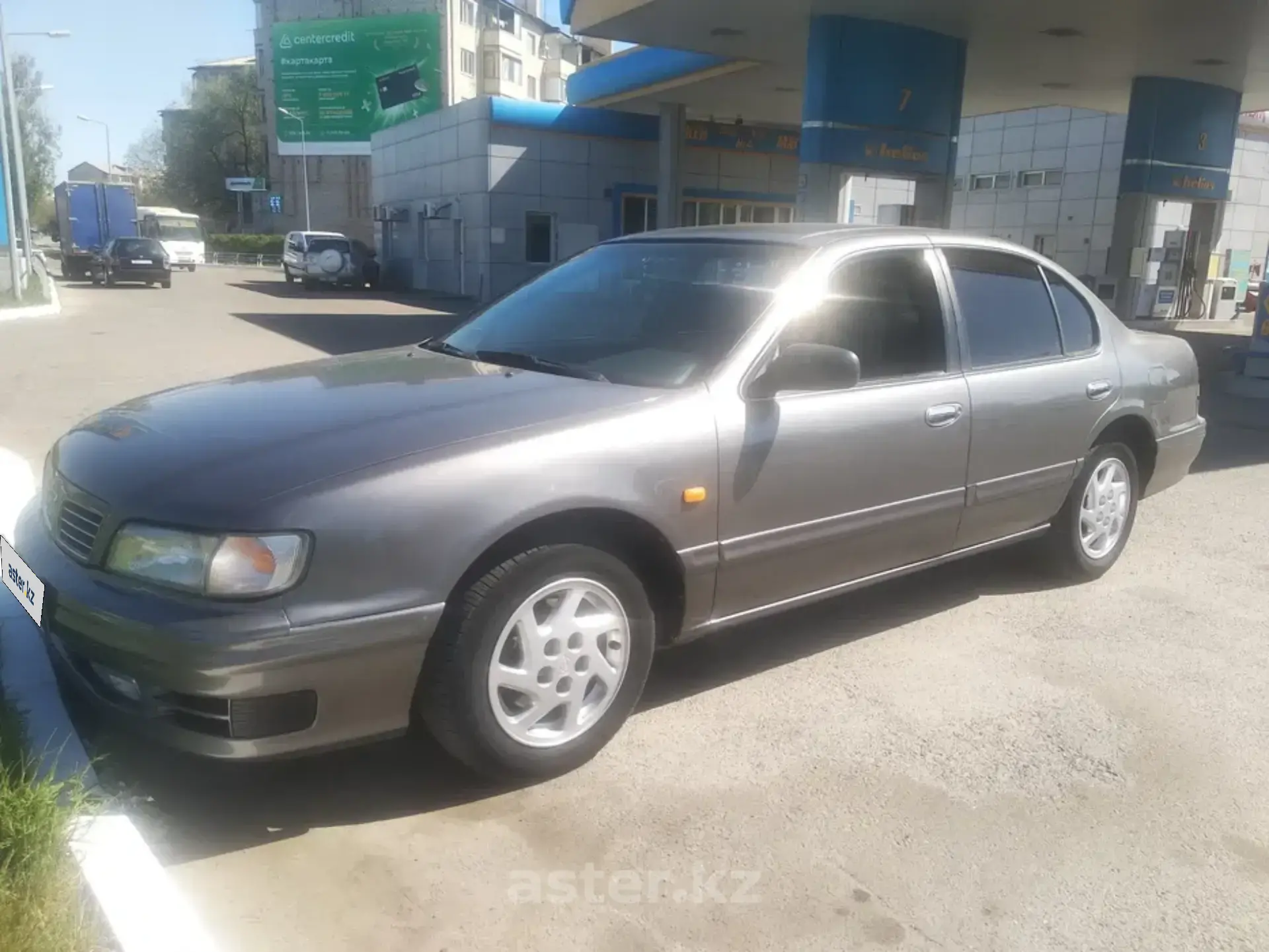 Nissan maxima Grey